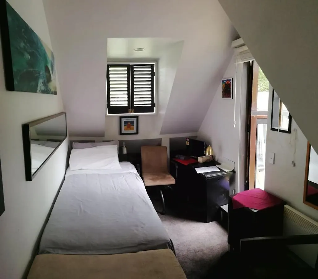 Pryor Haven Chalet Green Retreat In A Lovely Place Christchurch